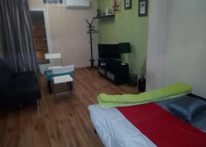 2 Bedroom In The Center Of * سالونيك